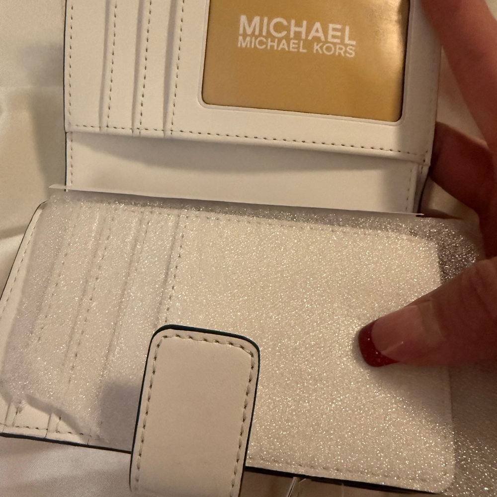 MK Jestset Wallet with Airplane Design - Picture 3 of 3